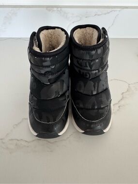 Kids Black Puffer Winter Boots with Plush Lining